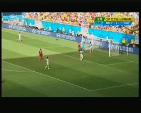 纳尼左路传中,加纳头球头球解围不远,门将达乌达扑球失误,c罗禁区中路