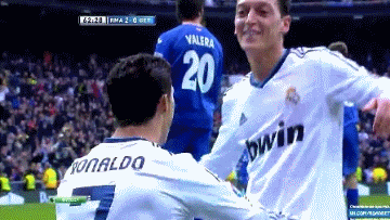 世界杯搞笑gif:c罗 媳妇儿只能帮你到这了