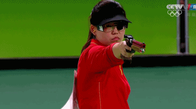 gif看巅峰对决:沉稳中爆发 90后张梦雪摘首金