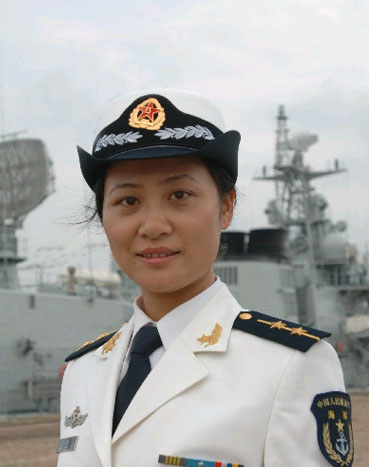07式<em>海军女军官</em>春秋常服_腾讯军事图库