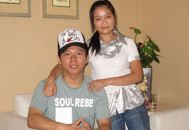 <em>羽泉</em>助重庆鼻畸形<em>女</em>歌迷整容