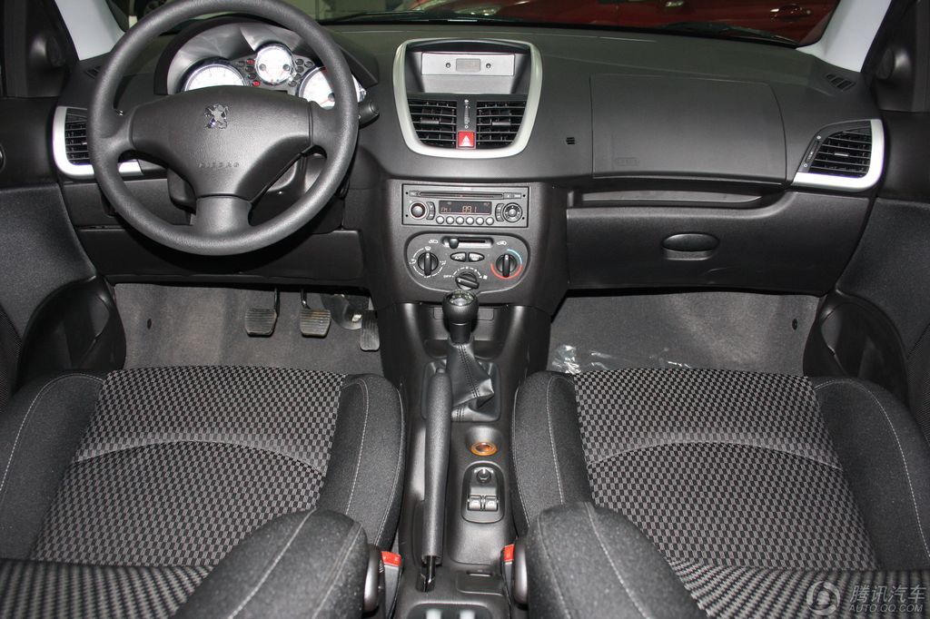 2011款 标致207两厢 1.4 手动 驭乐版