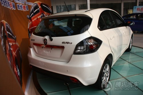2010款悦翔两厢1.5MT尊贵型 到店实拍