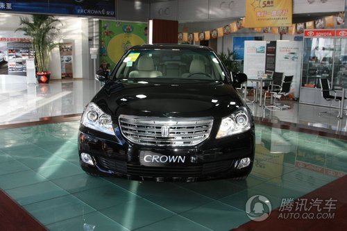 2010款 新皇冠 V6 3.0L Royal Saloon 到店实拍图