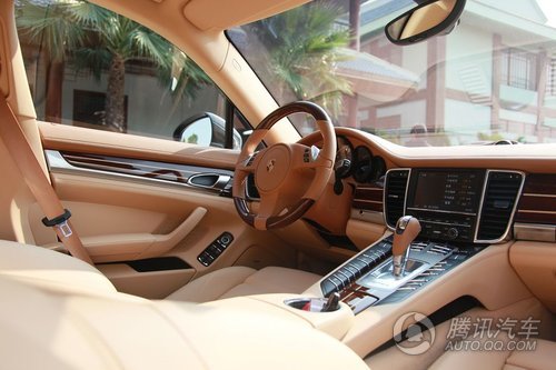 保时捷 Panamera 4S 实拍图