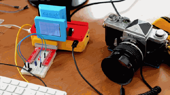 这款底座将胶片相机数码化 让老相机重焕光彩