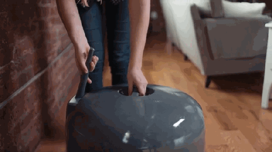 the better litter bowl不仅是圆形的 底部也是拥有弧度设计的 这样的