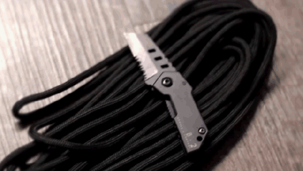 世界上最小的多功能战术刀 野外生存必备_数码