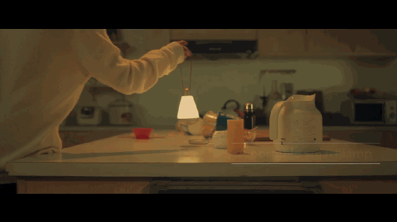 把roome放进黑暗的衣柜,打开衣柜门,roome自然亮起.