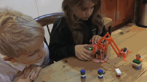 树莓派打造的多玩法机械臂 还能解锁更多姿势