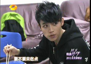 魏晨原来是个禁欲系男神 靠喝蒸馏水减肥
