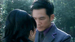 老干部虽刻板在外,但是拍起吻戏不管年龄身高体重样貌,为了完成戏剧