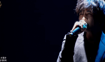 中国歌手开场秀压轴出场的薛之谦,特写镜头不要太帅:炫酷灯光闪了一