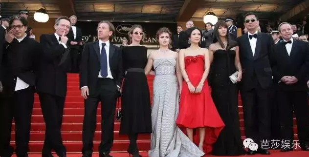 2006年,2009年,2013年,她出席了三次戛纳电影节,还都是评委男人出席的身份看小电影时候会干嘛图片