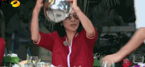 霸道总裁刘嘉玲:被时光温柔以待 卖萌撞衫得心应手