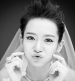 荷兰女青年拍同床大片记录789个不寻常之夜