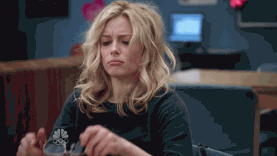 你的肤色会暗沉,昨晚几点睡的,看一眼就知道.