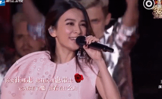 twins,s.h.e合体跨年演唱 她们用护肤将时间折叠,留住