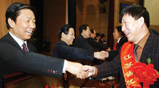 封面文章_商业人生之<em>严介和</em>_财经频道_腾讯网