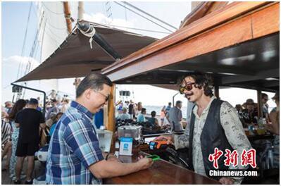 搭上移动支付的快车 中国留学生打开海外创业