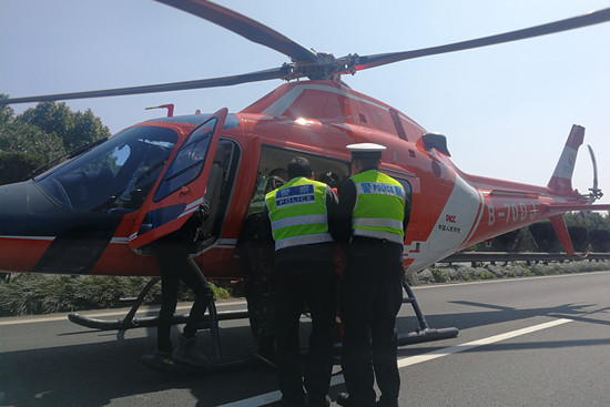中国人保直升机救援服务成功救助高速事故