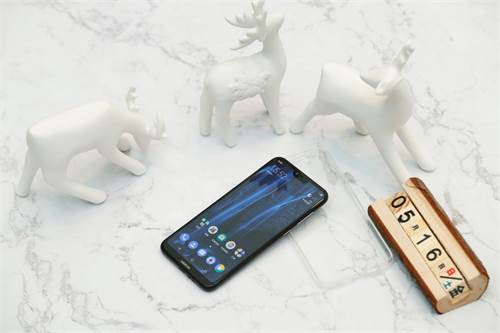 手机界的西装暴徒小钢炮,一加6、诺基亚X6,汽