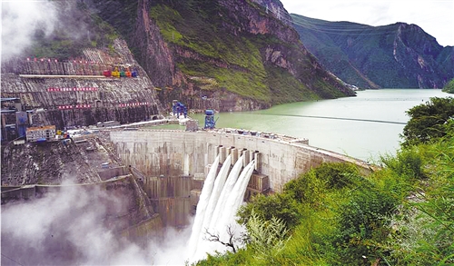 锦屏一级水电站场景. 本报记者 王轶辰摄