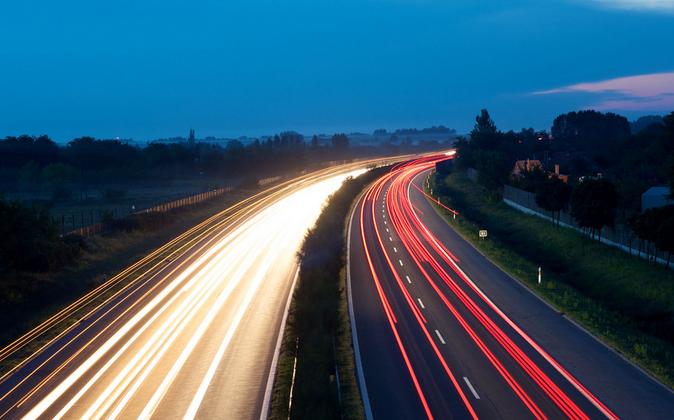 中国等8个国家宣布共建亚欧信息高速公路