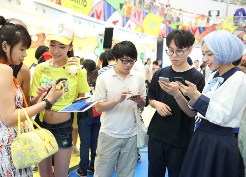 港人无惧台风捉精灵 Pokemon GO热带旺香港