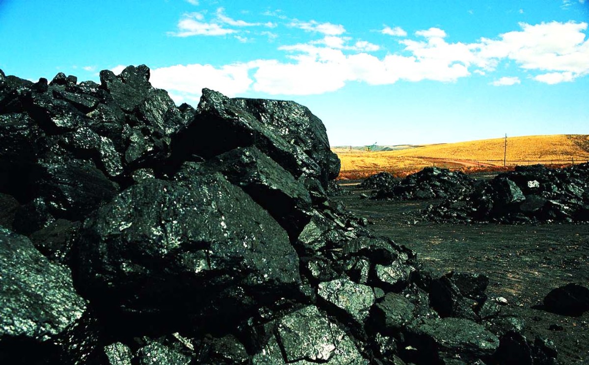 发改委:首8月全国产煤同比降10.2% 煤炭