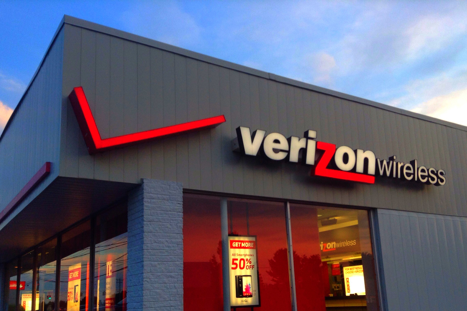 Verizon将以48.3亿美金收购雅虎核心互联网资
