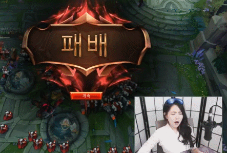 lol狮子狗女主播用克烈逆袭10杀脱坑 结果还是输了