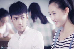 前者是2015年热播的偶像剧《何以笙箫默》,她扮演