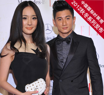 Fashion Zhouhua Li gordyn gelei deur die sterre supermodel Versace van die groot show