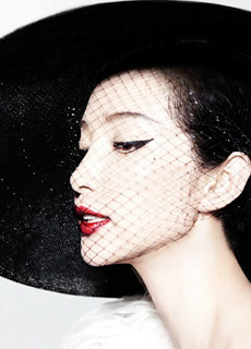 Neporažený přes make-up změny Hepburn retro vtip