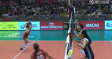 gif-土耳其队员遭队友踩手 朱婷急躁进攻违例,女排队员朱婷2015近况