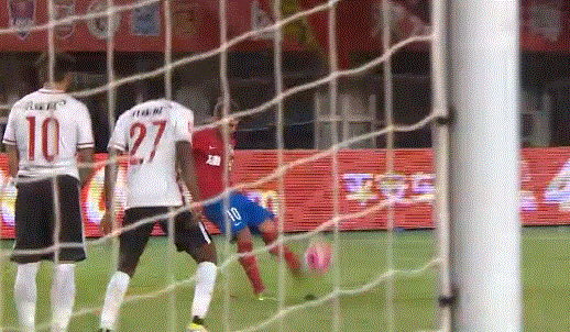 西甲 英超 意甲 欧冠 nba 彩票 图片 视频 第48分钟,拉维奇拿球杀到