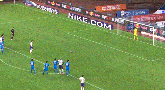 gif-蒙特罗主罚点球破僵 扎哈维破门火速扳平