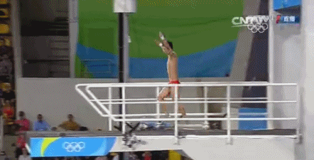 在队友邱波出现失误的情况下,陈艾森不负众望,为中国跳水队实现完美