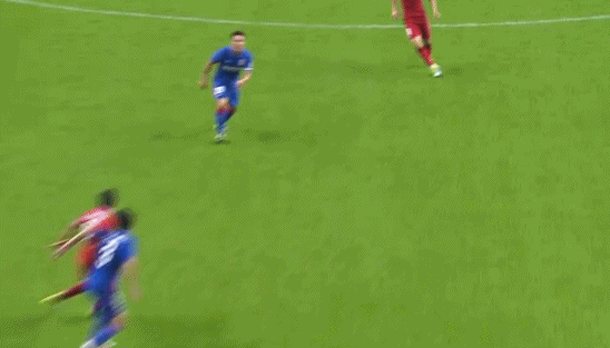 gif-李建滨肩部触地踩卡尔德克手腕幸无大碍