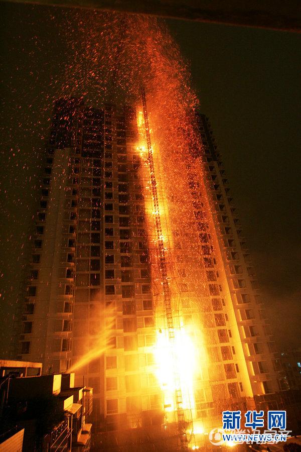 突发事件:广西柳州一在建高层住宅楼失火