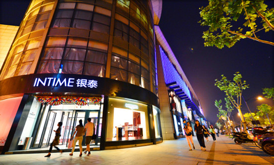 图为银泰百货西湖店,其今年上半年业绩下滑12.6%