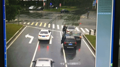 宁波三车连环追尾 肇事司机无证驾驶竟因死要面子