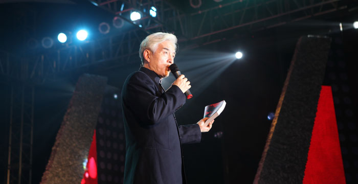 我校艺术指导著名朗诵艺术家张良策教授登场献艺