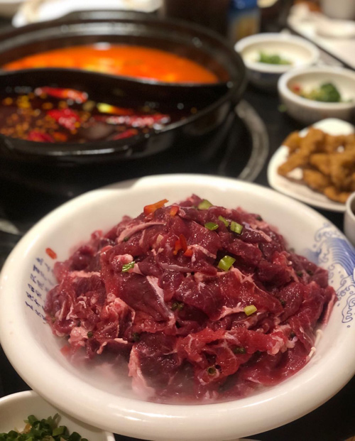一家专做豆花牛肉的“怪”店 开业还买一斤送一斤
