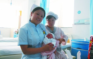 陈敏和她刚出生的孩子