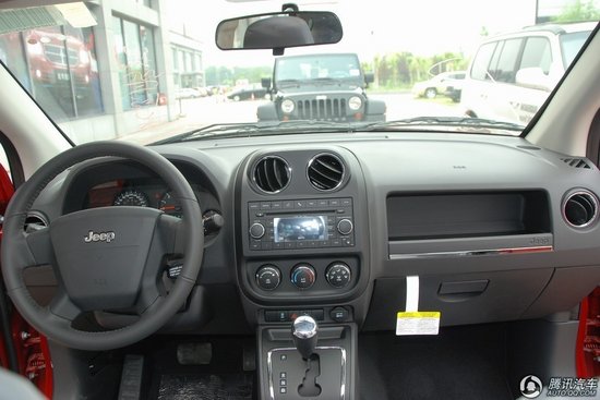 2010款 Jeep指南者2.4 运动版 到店实拍