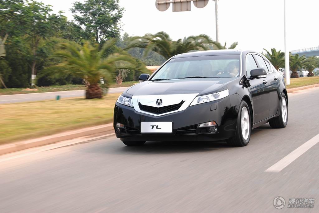 讴歌tl车身外观