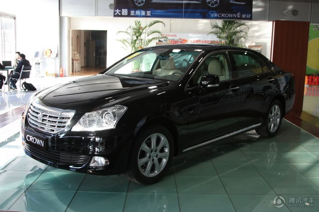 2010款 新皇冠 v6 3.0l royal saloon 到店實拍圖