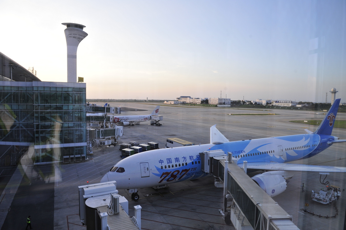 Ϻͨ人ֱŦԼ 4ܲ787ͻפ人